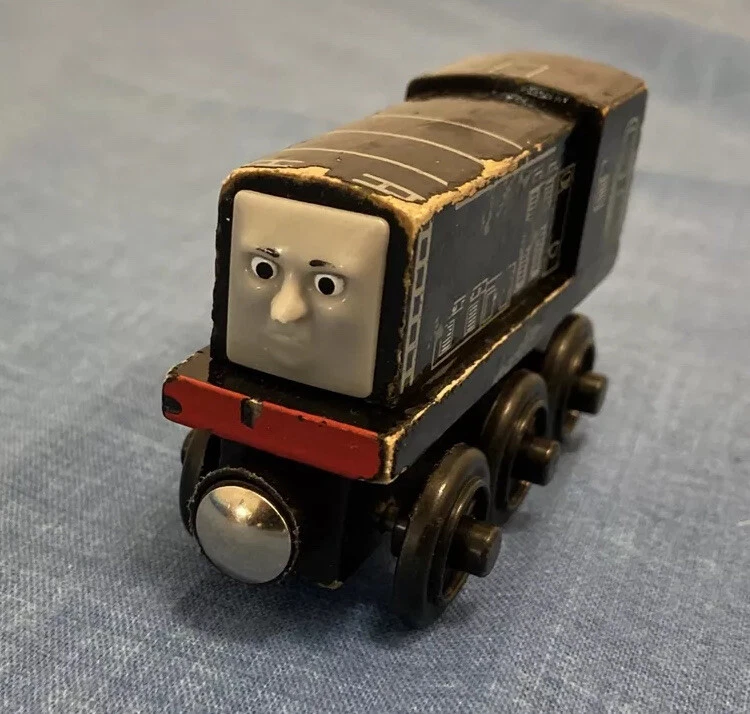 2003 DIRTY DIESEL TRAIN WOODEN THOMAS RAILWAY, steamies VS diesels surprise  pack