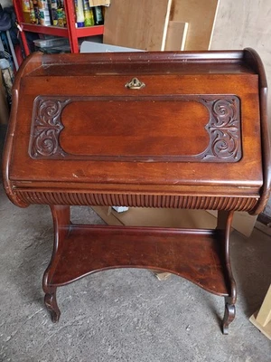Canadian Art Nouveau -style oak bureau - Image 1 of 4