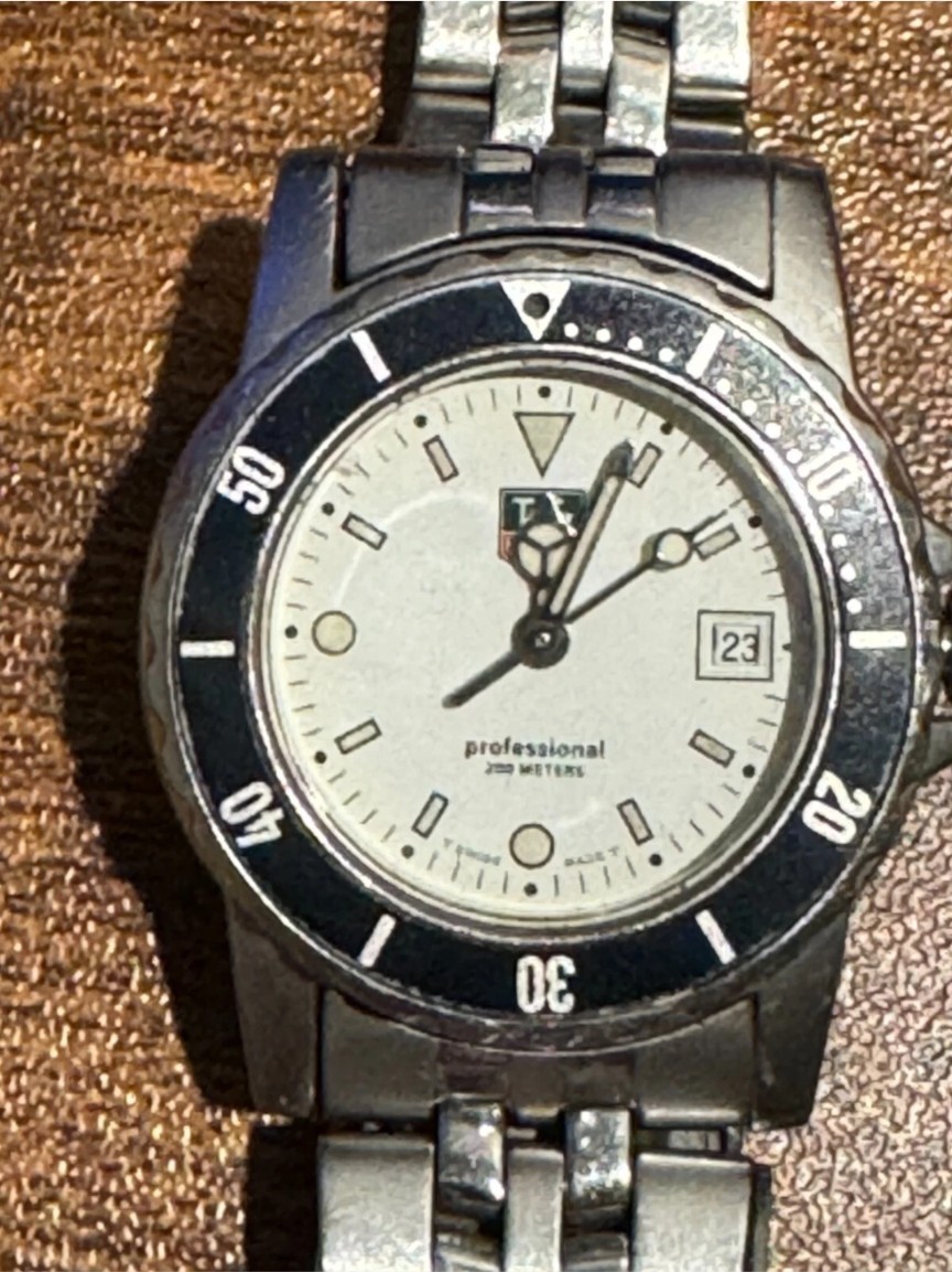 TAG Heuer Professional Quartz 200m Diver White Dial Black Bezel