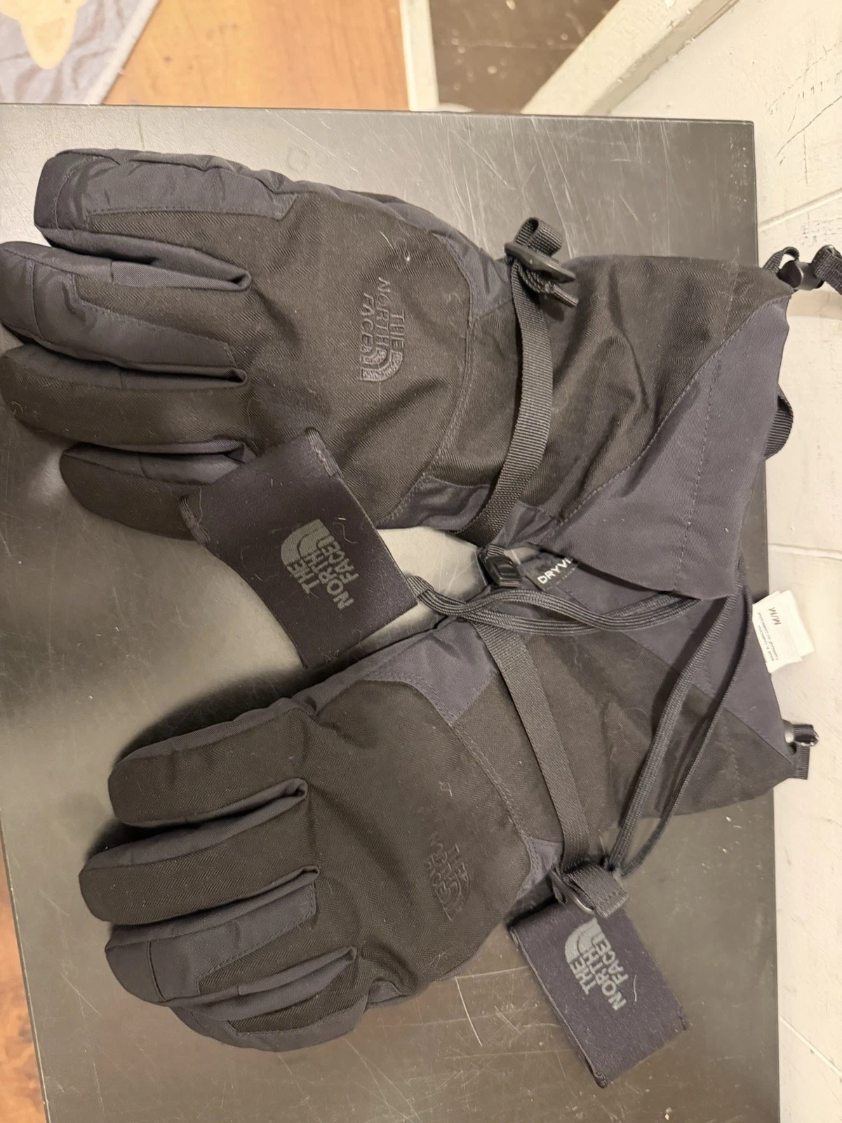 The North Face Mens Ski Gloves DRYVENT Black Meduim
Opens in a new window or tab
