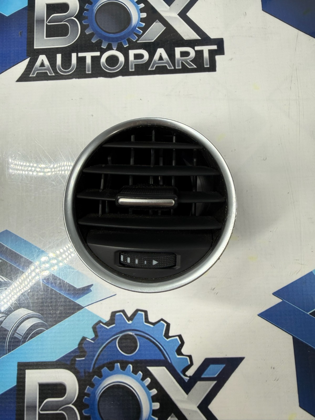 2003-2009 AUDI S4 LEFT FRONT DASH AIR VENT GRILLE 8H0820951D OEM