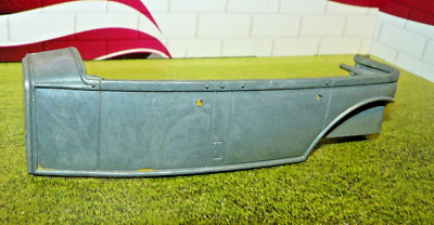 ( IDD ) Hubley 1932 Chevy body parts