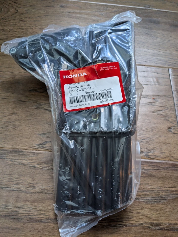 NUEVO Carcasa de filtro de aire genuino HONDA EB2000 EU2000 EU2200 17220-Z07-010 OEM Foto 3 de 4