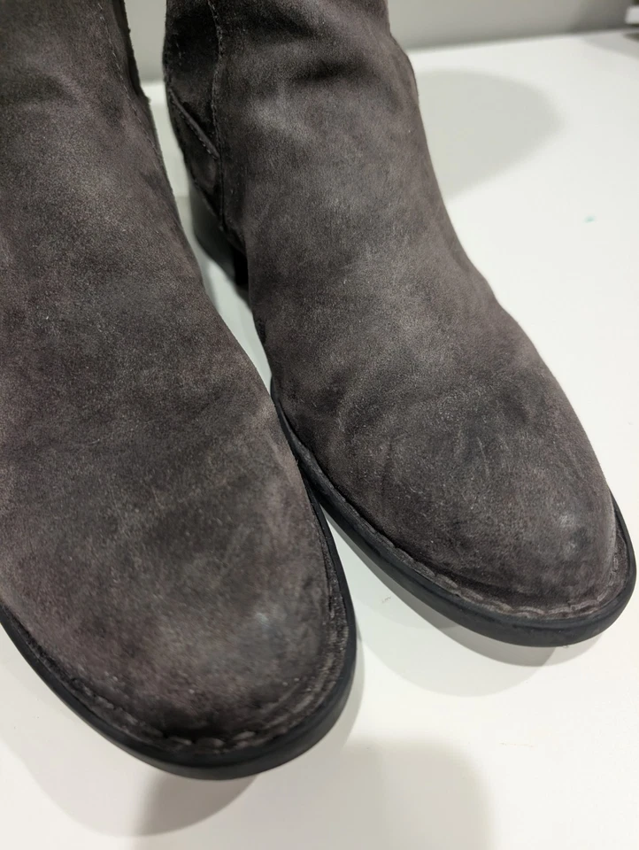 Botas marrom acinzentado, desgastadas, altas tamanho 11, detalhe de fivela - Imagem 4 de 4