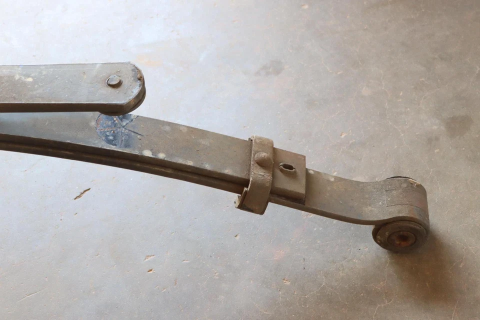 2014-2019 CHEVY SILVERADO 1500 REAR LEFT SUSPENSION LEAF SPRING OEM - Image 2 of 4