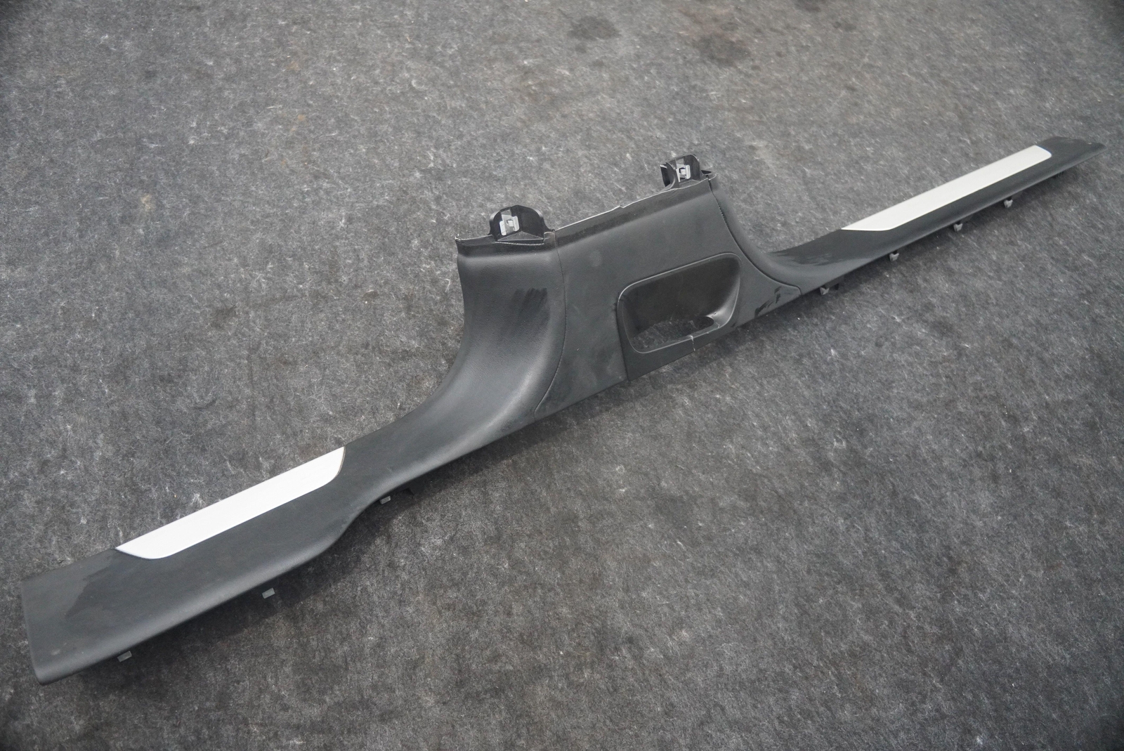 Left Lower B Pillar Door Sill Scuff Plate Trim Panel 4ML853369 Lamborghini Urus