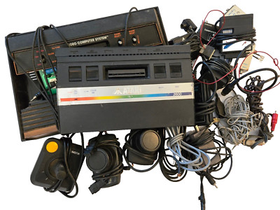 Lot of non-working/damaged Atari 2600 consoles, controllers and accessories