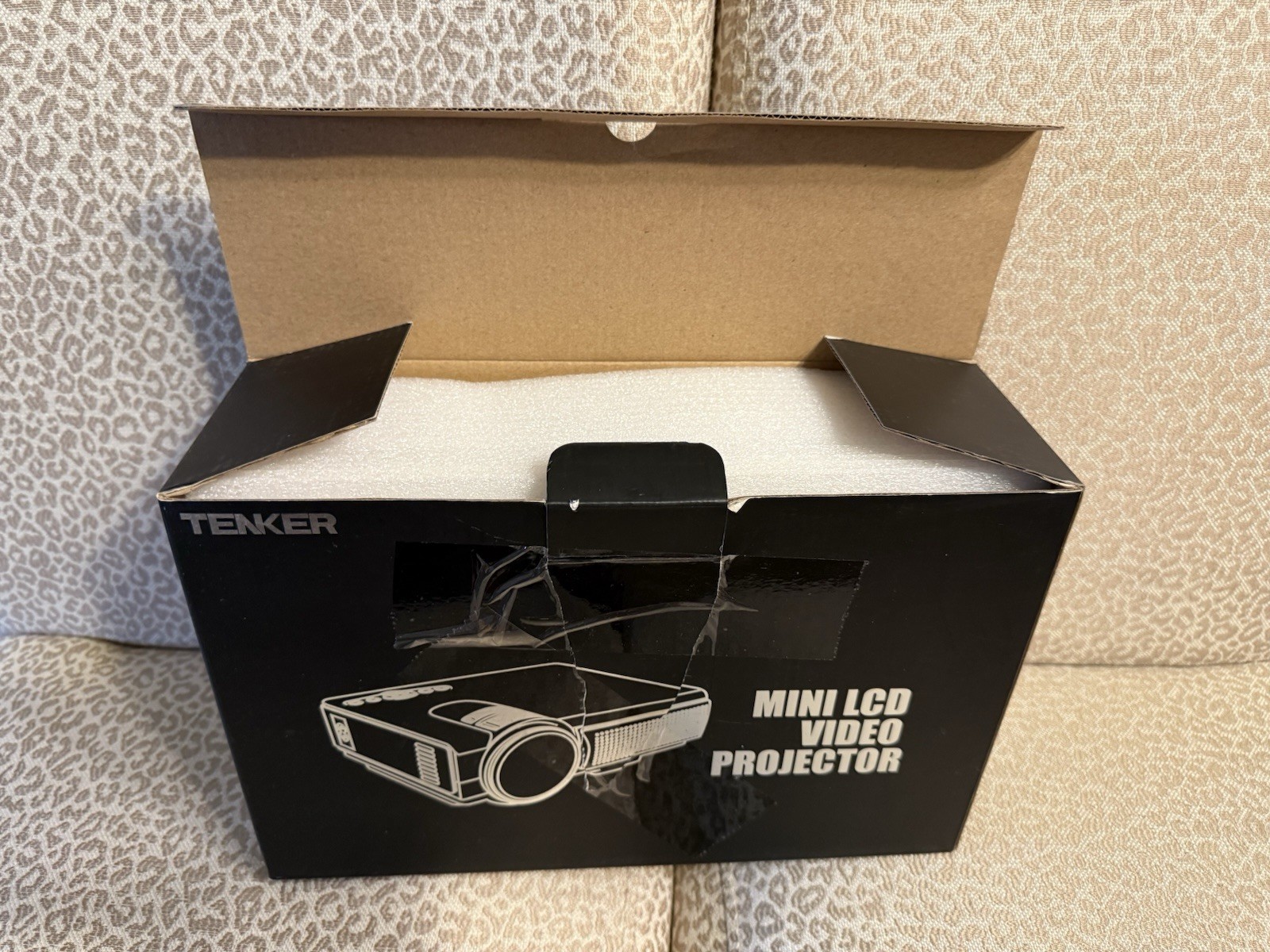 Tenker Q5 Mini Projector Portable HDMI USB Home Theater