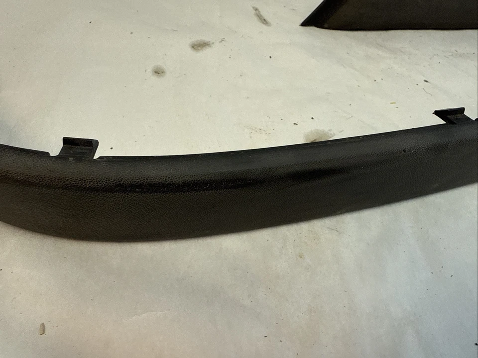 BMW E39 528i 1999 juego de molduras de parachoques trasero OEM Foto 3 de 4