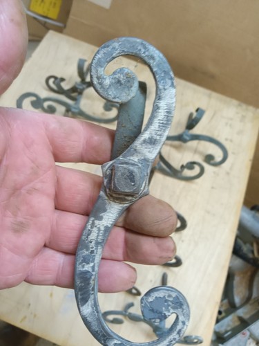 12 alte schmiedeeiserne Rollladenhalter - Bild 2 von 8