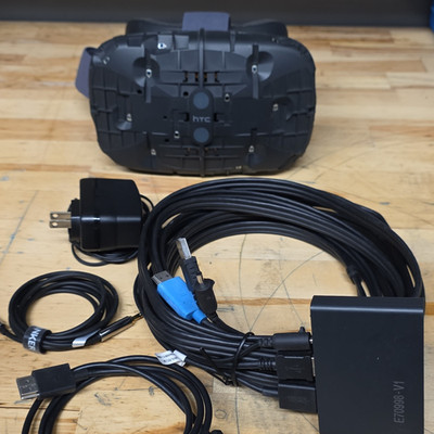 HTC Vive VR Headset Black HDMI USB E70998-V1 E190165-V18 with Cables & Adapter