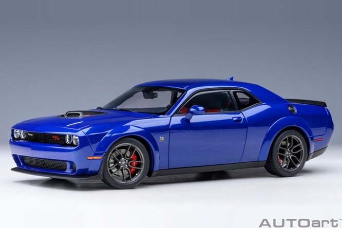 AUTOart 71772 - - 1/18 Dodge Challenger R/T Scat Pack Shaker Widebody (Indigo