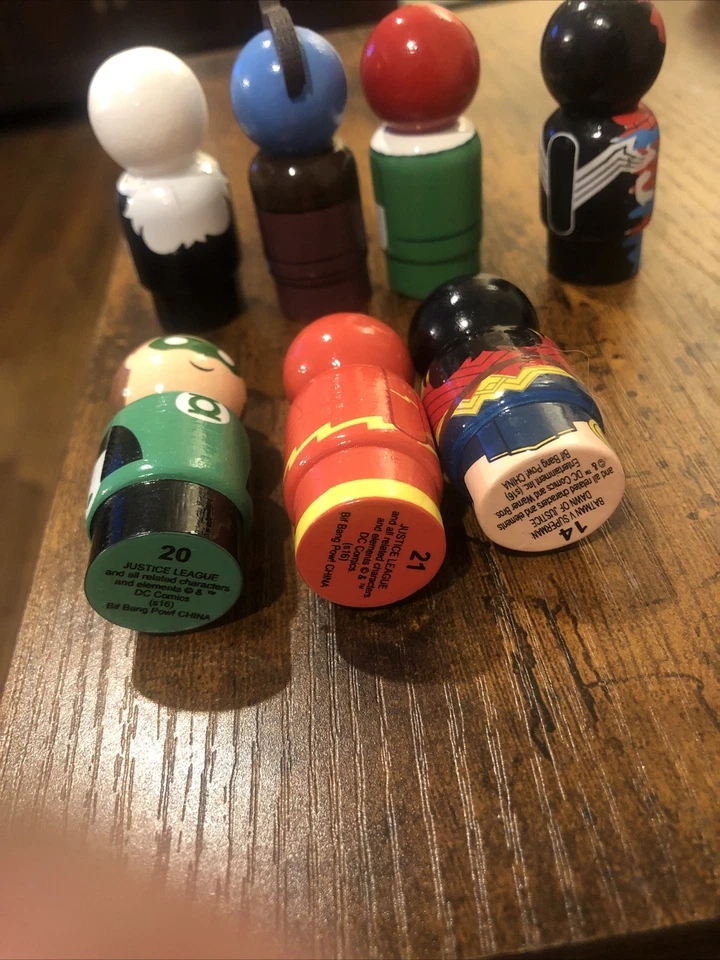 Lote de 7 figuras de madera MARVEL DC PIN MATE HOMBRE ARAÑA VENENO MUJER MARAVILLA FLASH YONDU Foto 3 de 4