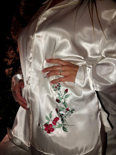 VTG SATIN SHINY ROSES EMBRD IMPORT LOUNGE PANTS BUTTON SLEEP SHIRT PJS SET 48"