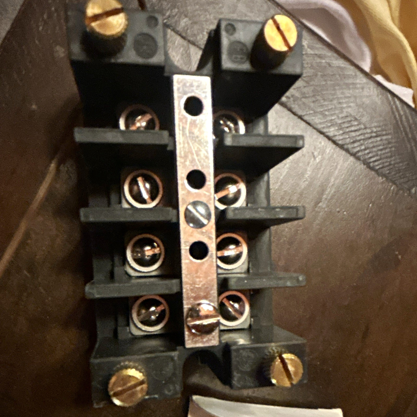 GE EB27B04S 4-Pole Terminal Block 4-Port Screw-On #18-10 AWG Feed-Thru Black