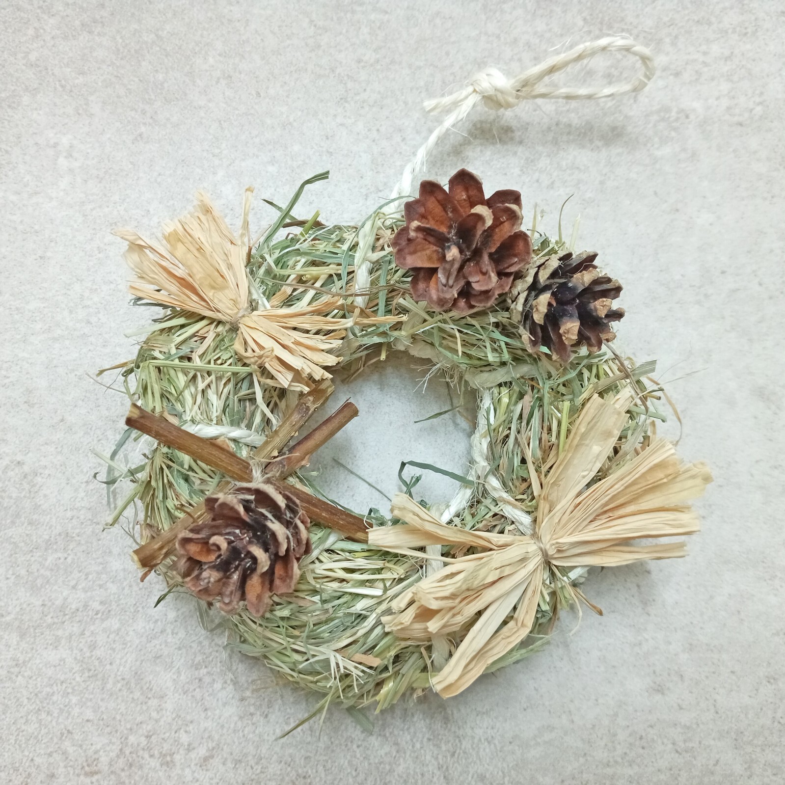 Xmas Wreath Ring Hay Treat Pet Chew Toy Boredom Breaker for Hamsters & Gerbils