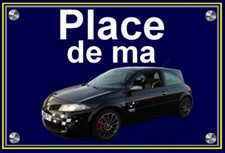 plaque " PLACE DE MA RENAULT MEGANE RS F1 TEAM noire " ( 22 cm x 15 cm x 3 mm )
