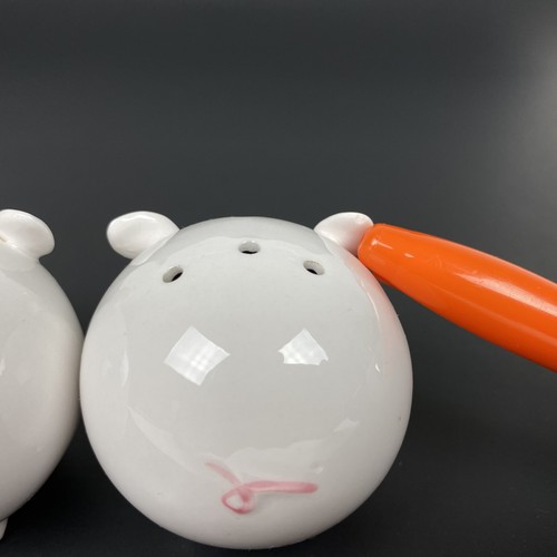 Set Pigs Pink Glazed Ceramic Small 2" Round Salt & Pepper Shakers Farm Animals - Picture 8 of 8