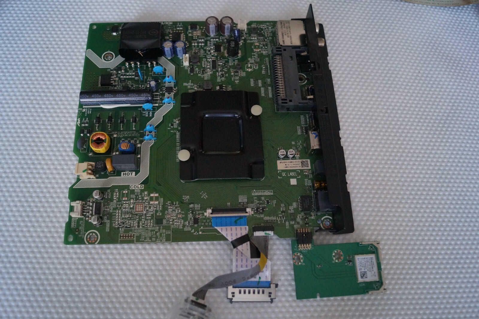 MAIN BOARD RSAG7.820.8869/ROH FOR 32 "" HISENSE H32B5600UK , JHD315V1H71-T0L1