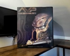 Maschera cerimoniale per anziani AVP Sideshow. Si accende. 