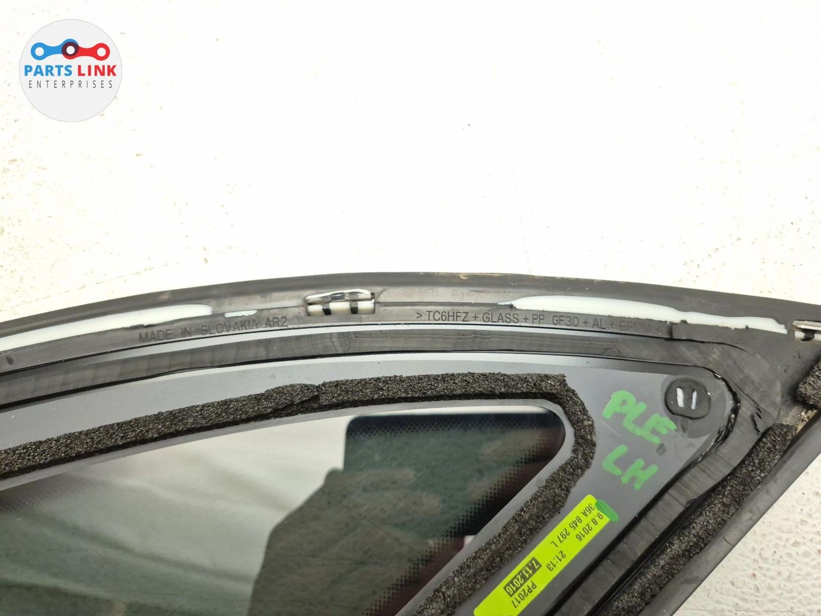 Bentley Bentayga 2016-2020 REAR+LEFT Quarter glass