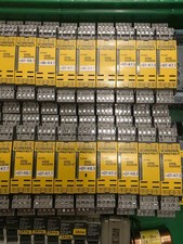 (1) SCHMERSAL SRB 402EM-24V SAFETY RELAY MODULE