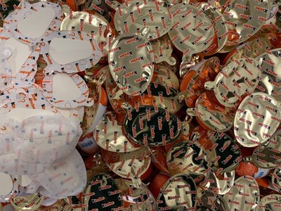 NEU! 100 Kinder Joy Hälften von Ferrero inkl. Löffel MHD April 2026 OVP!