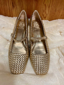 Vince Camuto Mary Jane Flats Vinley Elemental gold Size 8.5M.