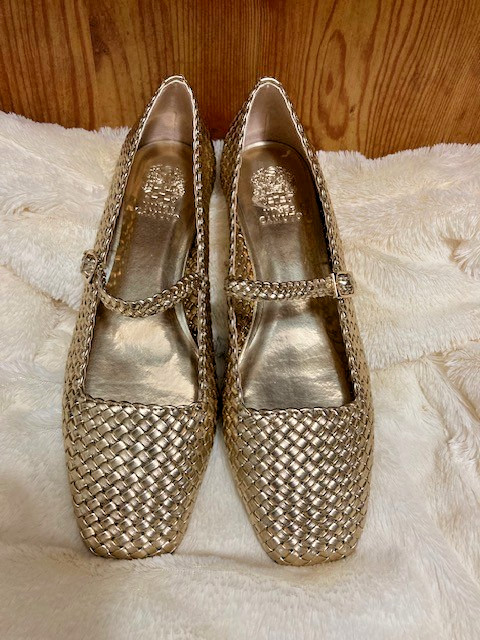Vince Camuto Mary Jane Flats Vinley Elemental gold Size 8.5M.