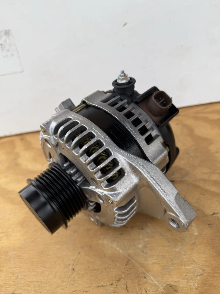 Toyota Highlander L4 2010-2011-2012-2013-2014 2,7 L OEM - ALTERNADOR Reman Foto 2 de 4