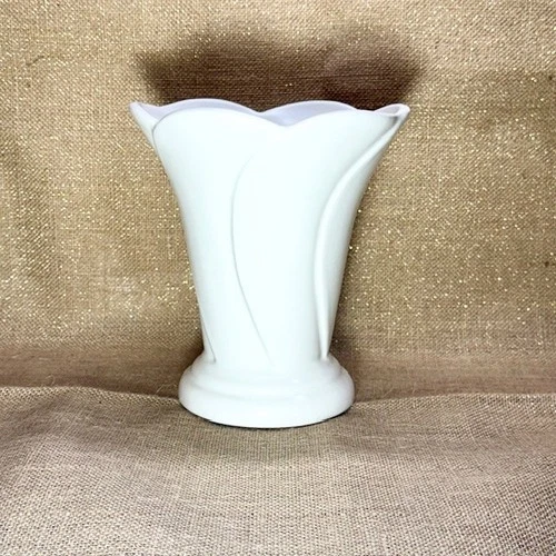 Haeger Matte White Vase/Pottery