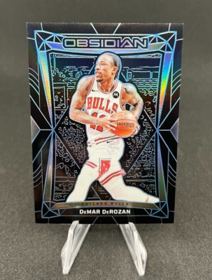 DeMar DeRozan 2023-24 Panini Obsidian Electric Etch Blue SP /30 #106 Bulls