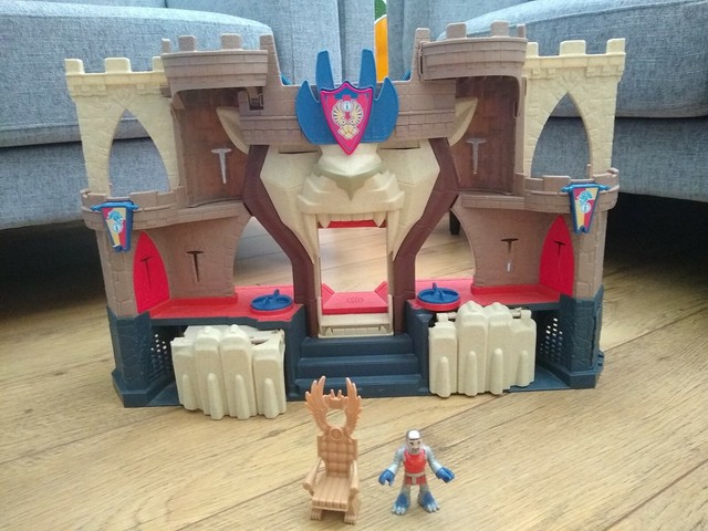 lion's den castle