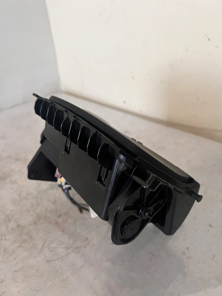 Mercedes-Benz GLA250 2015 consola central cenicero carcasa caja de almacenamiento OEM Foto 3 de 4