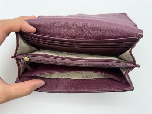 Cartera Larga Michael Kors Continental Acordeón Borgoña Cierre a Presión 7.5"x4" - Imagen 10 de 19