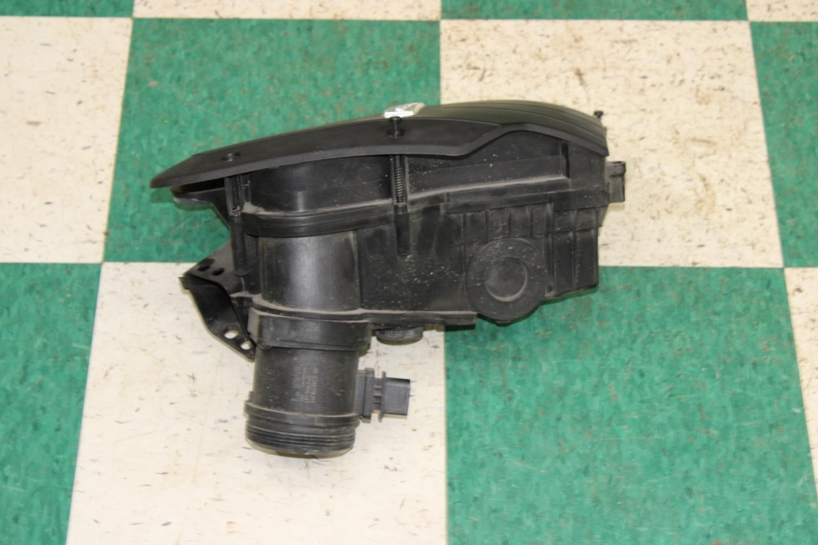 13-18 Flying Spur 6.0L Motor Engine Driver Side Left LH Air Cleaner Filter Box