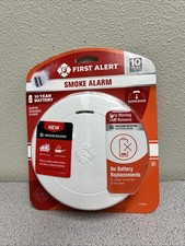 First Alert Smoke Alarm 10-Year Battery - New - Slightly Distressed Package