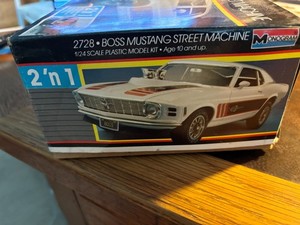 MONOGRAM 1/24 SCALE BOSS MUSTANG   2 'n1 street machine