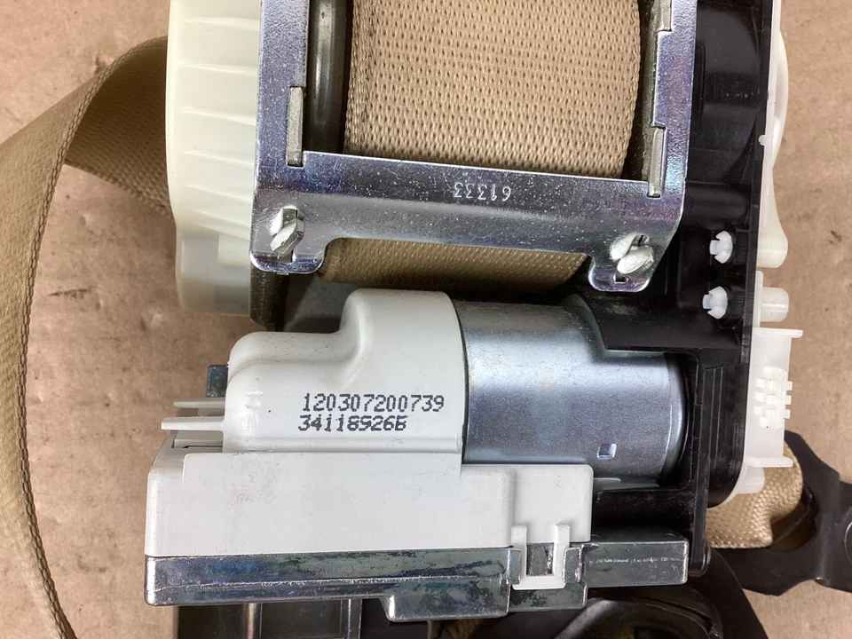 Retrator de cinto de segurança dianteiro direito Mercedes-Benz GL450 GL550 2007-2012 fabricante de equipamento original - Imagem 4 de 4