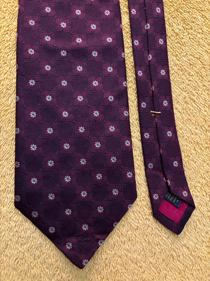 Corbata de seda tejida XMI para Patrick James vino borgoña con redondeles dorados 4x58 usada Foto 4 de 4