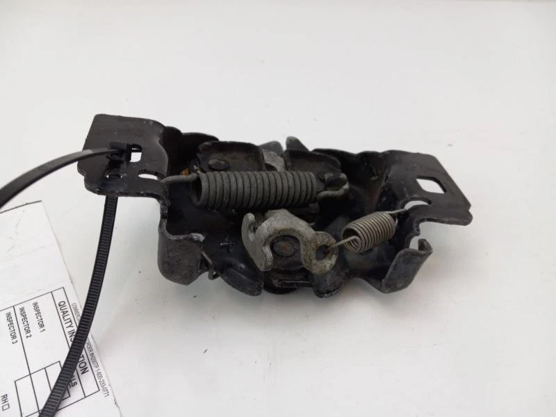 TRAVA DO CAPÔ FORD EXPLORER 2005 - Imagem 3 de 4