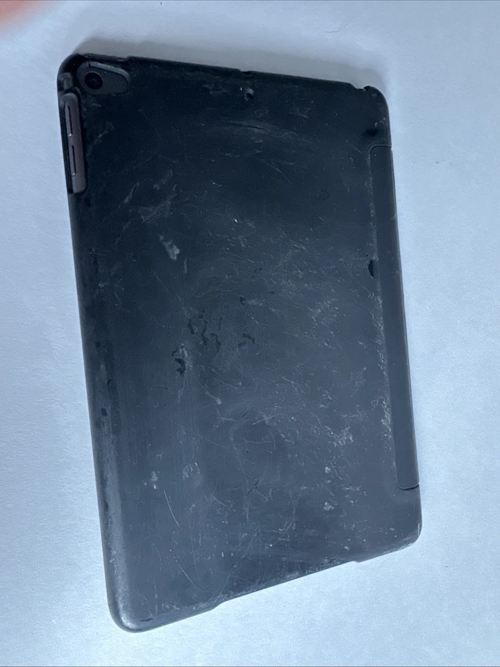 Apple iPad (5th generation) · 64GB · Wi-Fi, photo 4 of 5