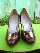 VINTAGE 1960'S ALLIGATOR PUMPS