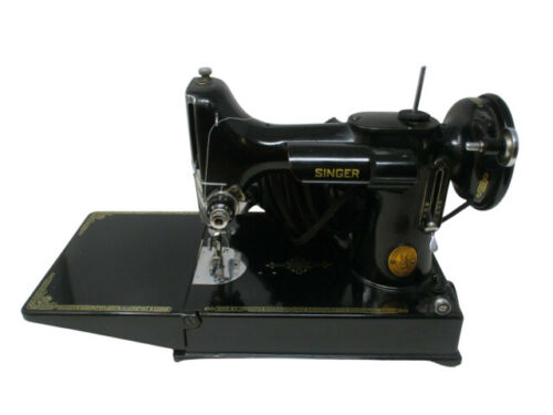 Vintage The Singer Manufacturing Co. Singer Sewing Machine. AA332126