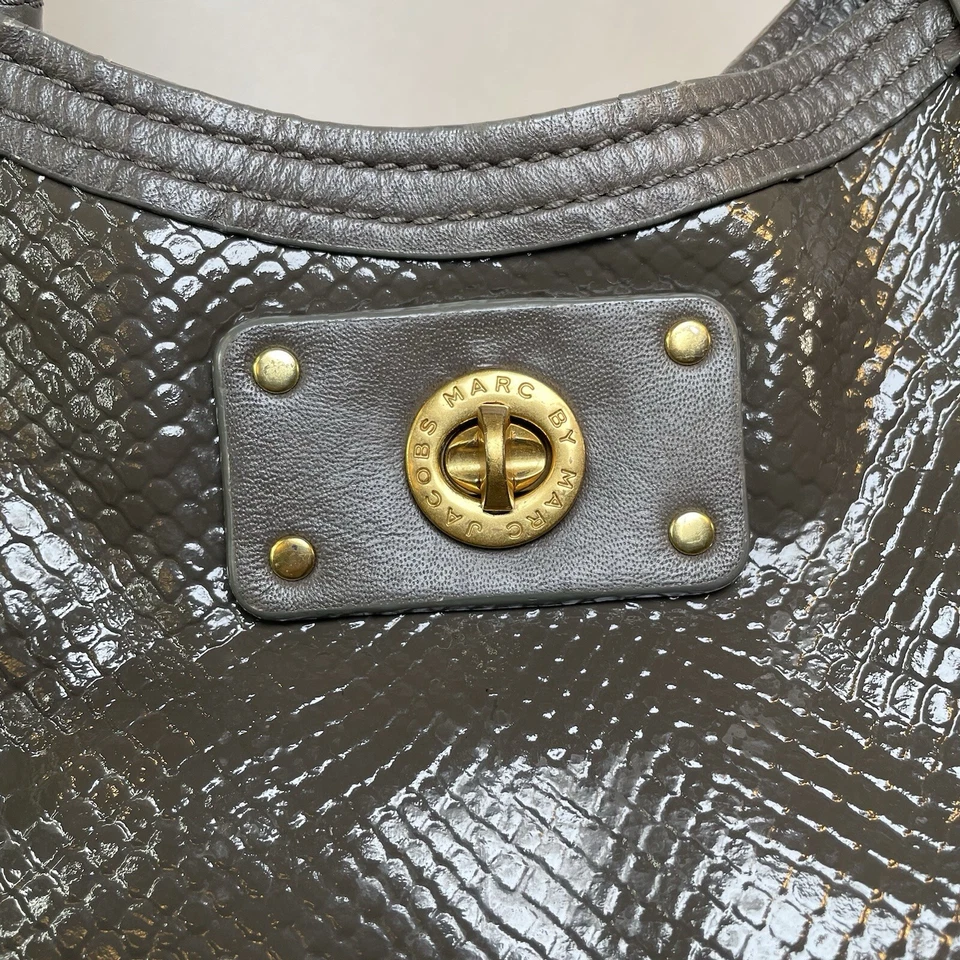 Bolso de Hombro Hobo Marc by Marc Jacobs Gris Verde Charol Piel de Serpiente Foto 2 de 4