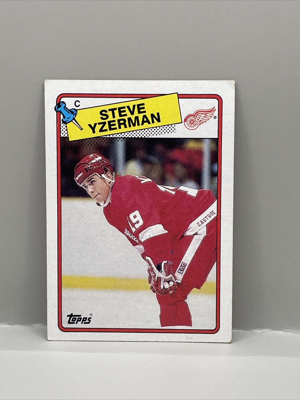 1988 Topps Steve Yzerman #196  Detroit Red Wings