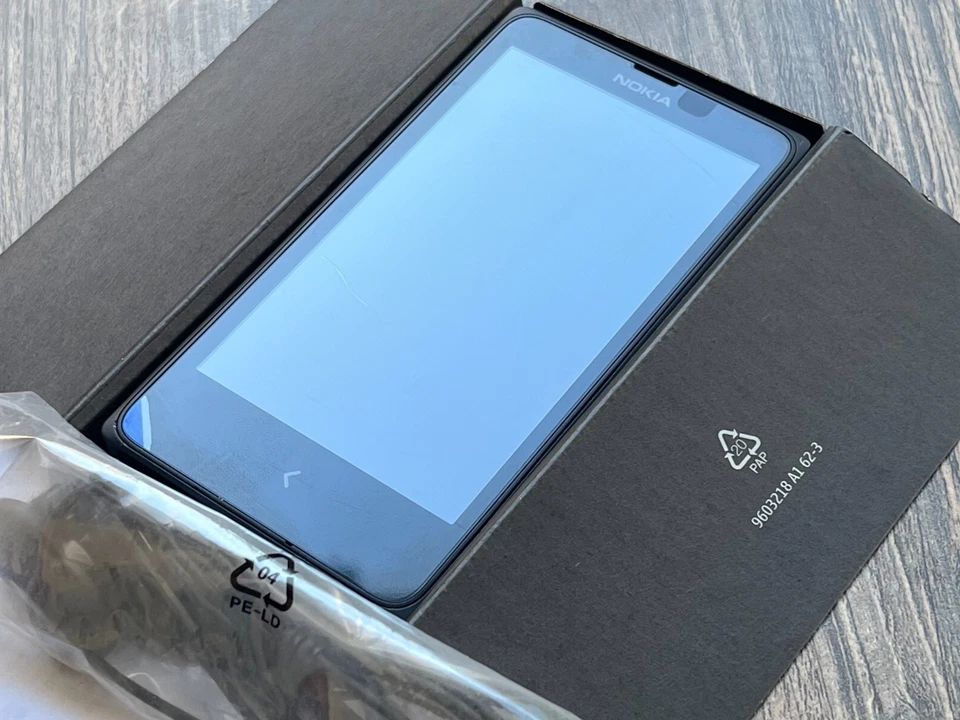 Vintage Genuine Nokia X DS - RM-980 - (Unlocked) GSM Mobile phone colectable - Image 2 of 4