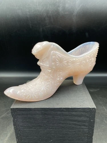 Fenton Pink Iridescent Daisy & Button Cat Shoe Slipper