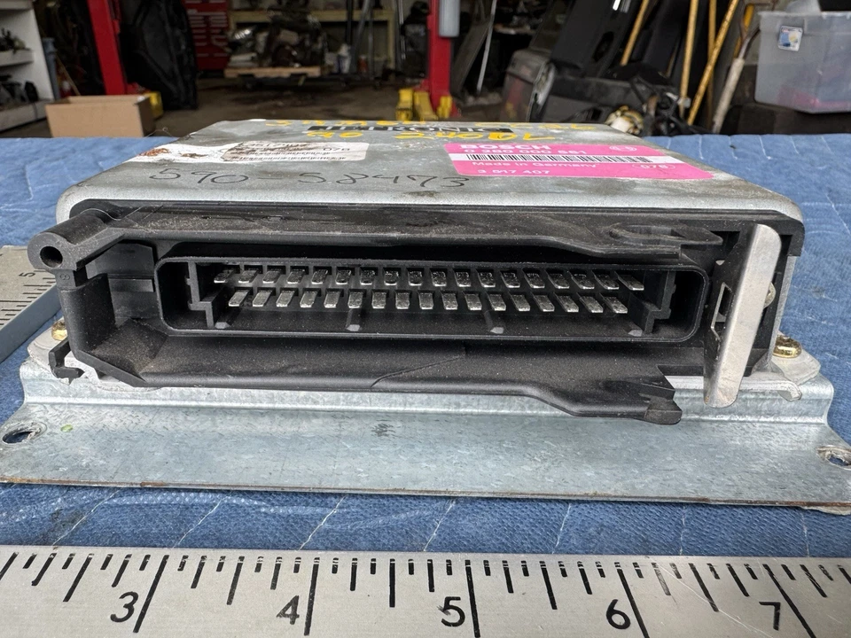 1989-1992 Volvo 240 244 245 940 Bosch ECU Computer 3517407 LH2.4 561 OEM #4817E - Image 3 of 4