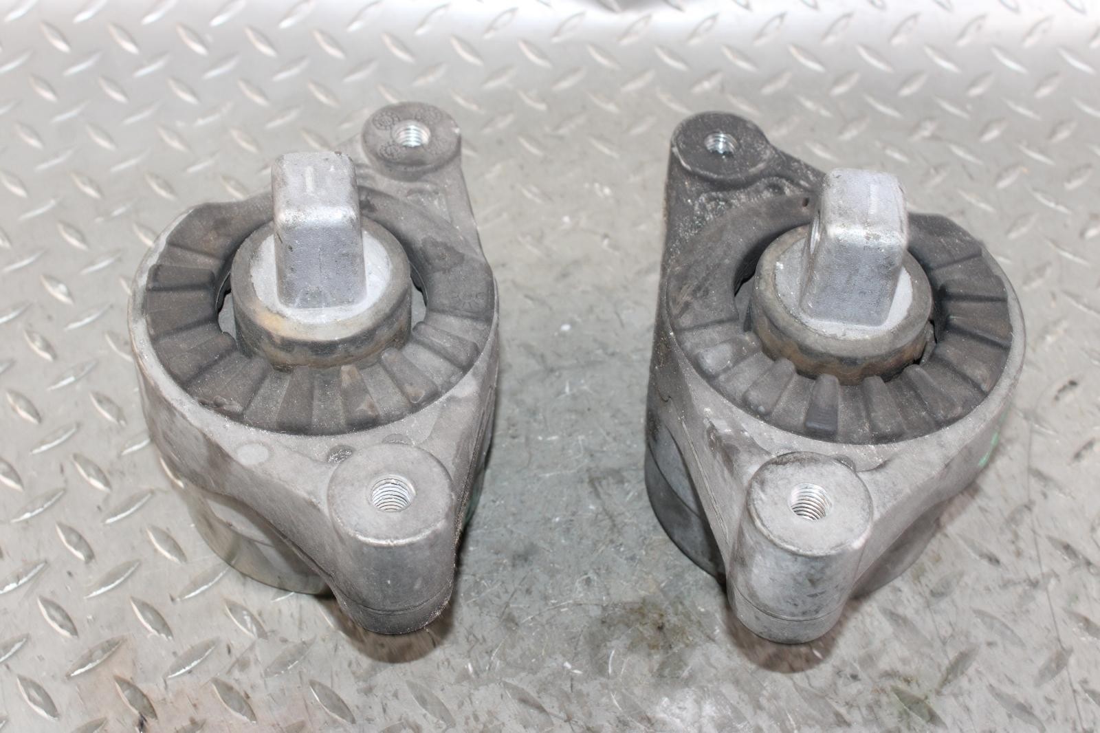 14-21 Ghibli 3.0L Motor Engine Bay Mount Support Pair 2x LH RH Unit Factory OEM
